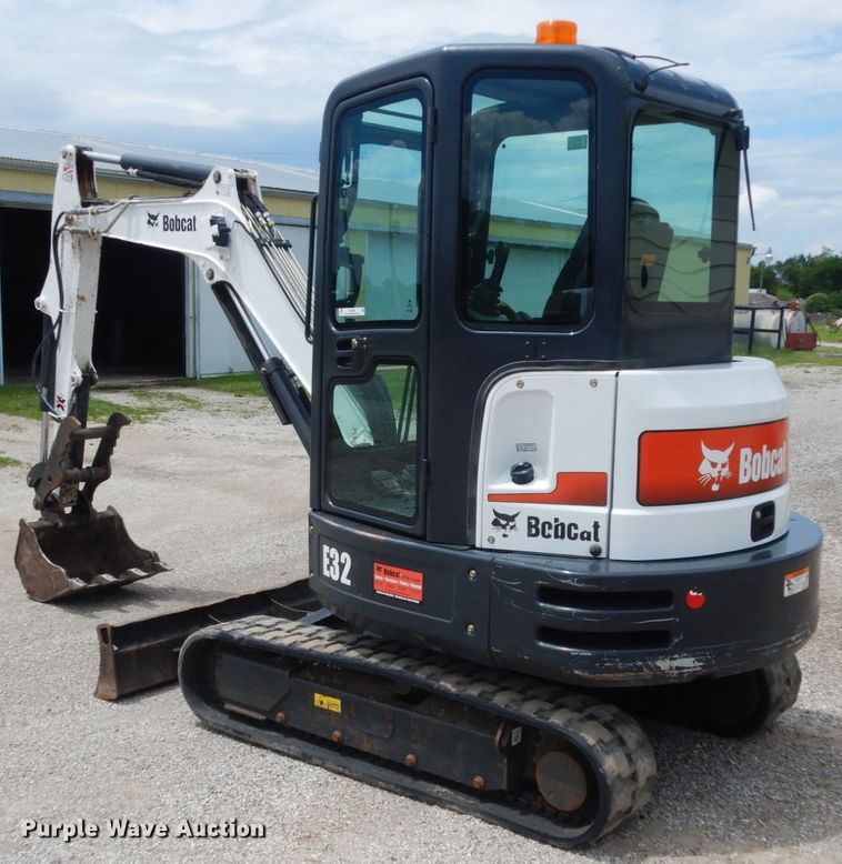 image for item IL9495 2015 Bobcat E32  mini excavator