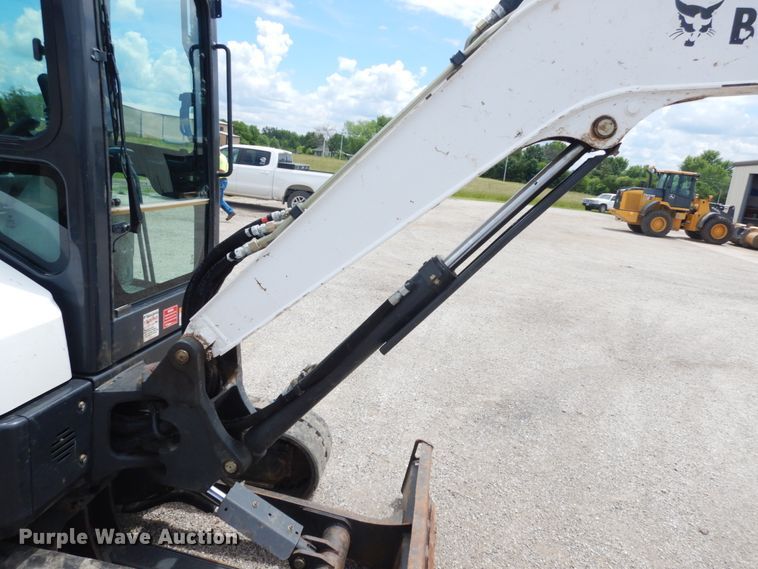 image for item IL9495 2015 Bobcat E32  mini excavator