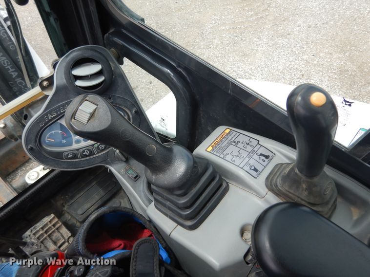 image for item IL9495 2015 Bobcat E32  mini excavator