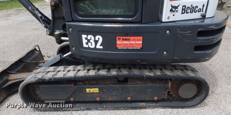 image for item IL9495 2015 Bobcat E32  mini excavator