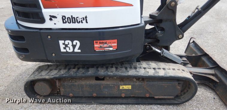 image for item IL9495 2015 Bobcat E32  mini excavator