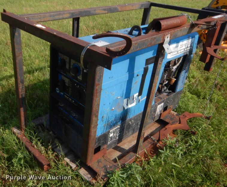 image for item IP9935 Miller Bobcat 250  welder