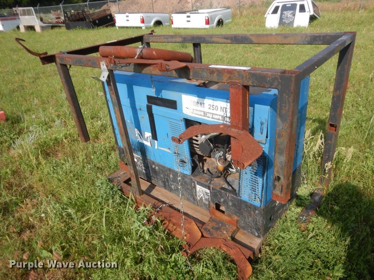 image for item IP9935 Miller Bobcat 250  welder