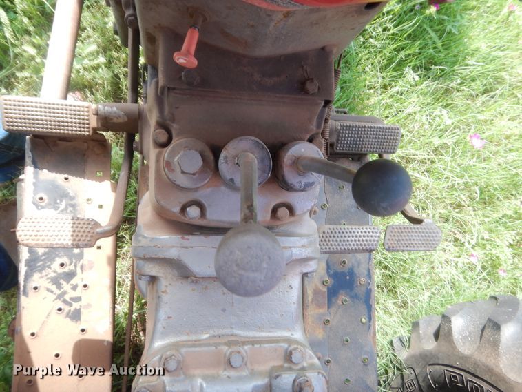 image for item IP9942 1980 Massey Ferguson 230  tractor