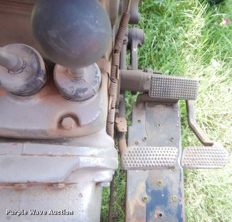 image for item IP9942 1980 Massey Ferguson 230  tractor