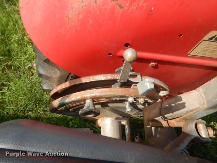 image for item IP9942 1980 Massey Ferguson 230  tractor