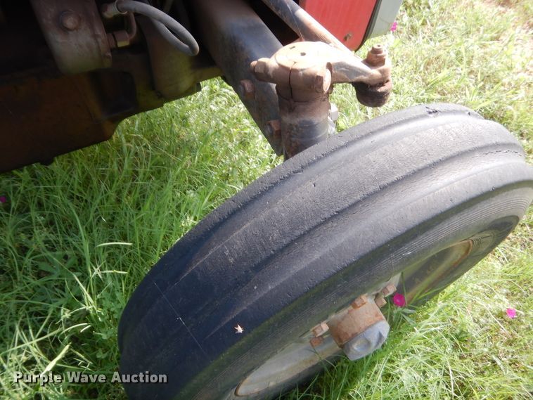 image for item IP9942 1980 Massey Ferguson 230  tractor