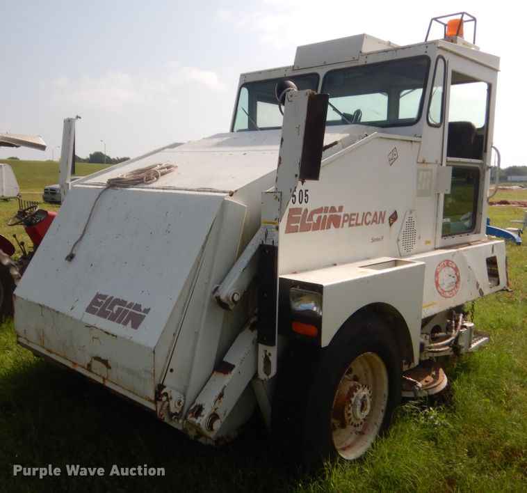 image for item IP9943 1995 Elgin Pelican P  street sweeper