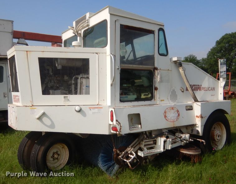 image for item IP9943 1995 Elgin Pelican P  street sweeper