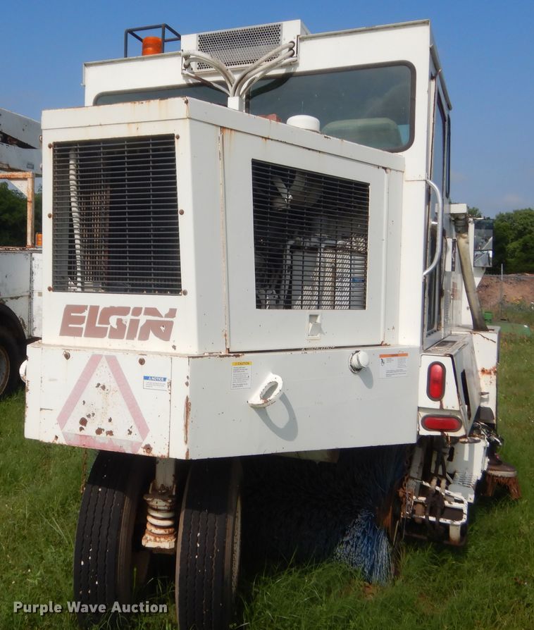 image for item IP9943 1995 Elgin Pelican P  street sweeper