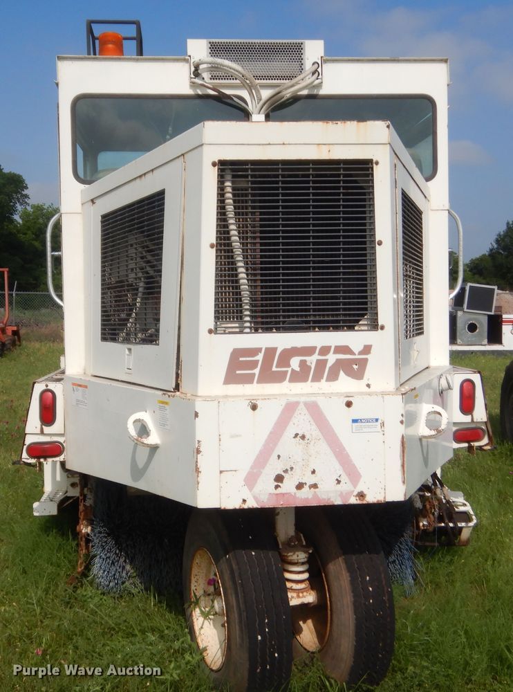 image for item IP9943 1995 Elgin Pelican P  street sweeper