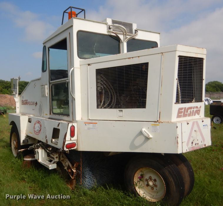 image for item IP9943 1995 Elgin Pelican P  street sweeper