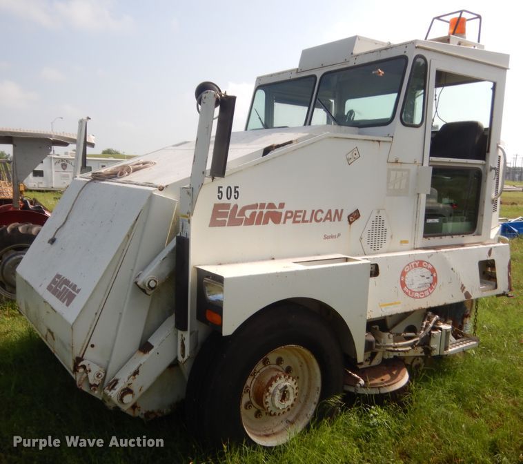 image for item IP9943 1995 Elgin Pelican P  street sweeper