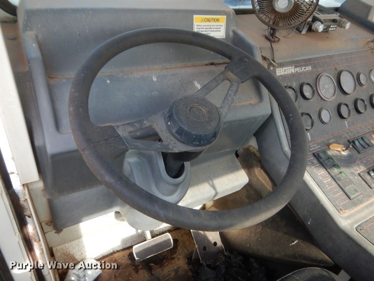 image for item IP9943 1995 Elgin Pelican P  street sweeper