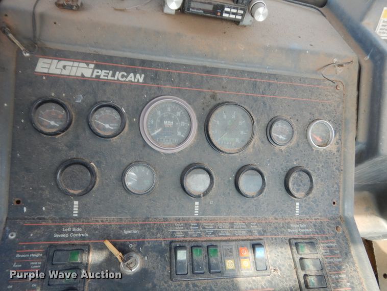 image for item IP9943 1995 Elgin Pelican P  street sweeper