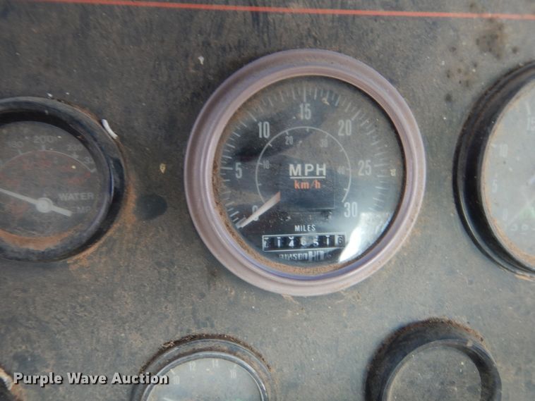 image for item IP9943 1995 Elgin Pelican P  street sweeper