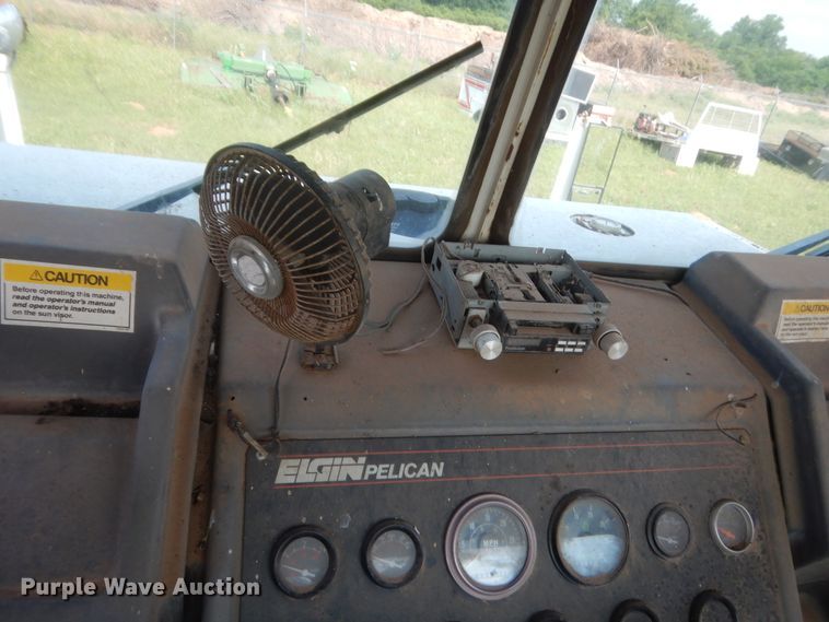 image for item IP9943 1995 Elgin Pelican P  street sweeper