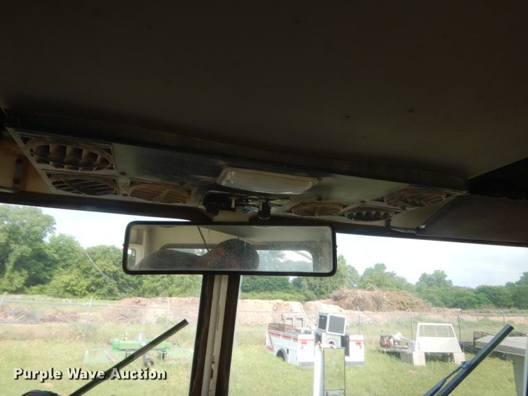 image for item IP9943 1995 Elgin Pelican P  street sweeper