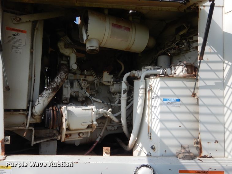 image for item IP9943 1995 Elgin Pelican P  street sweeper