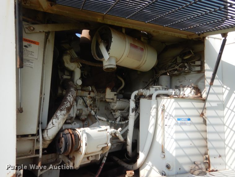 image for item IP9943 1995 Elgin Pelican P  street sweeper