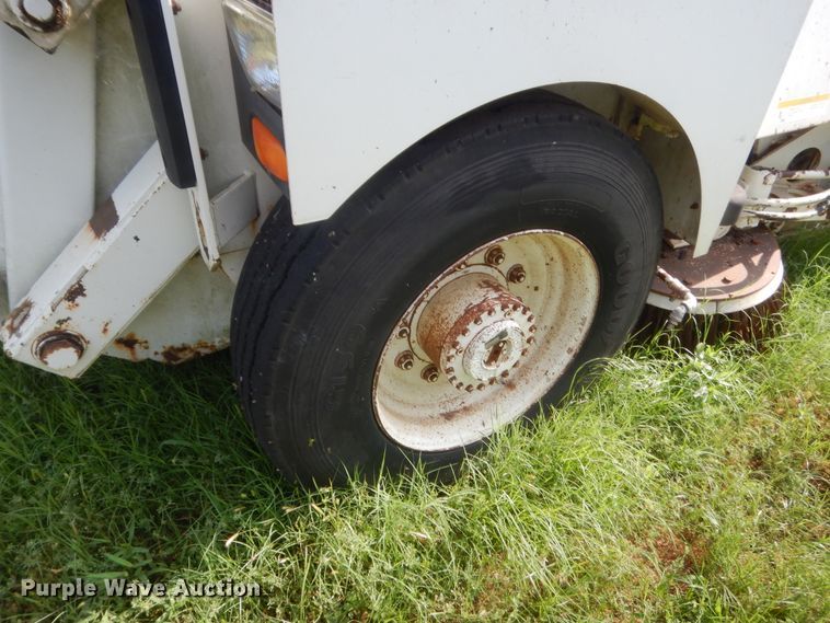 image for item IP9943 1995 Elgin Pelican P  street sweeper