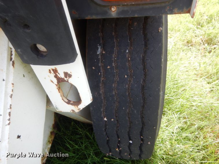 image for item IP9943 1995 Elgin Pelican P  street sweeper