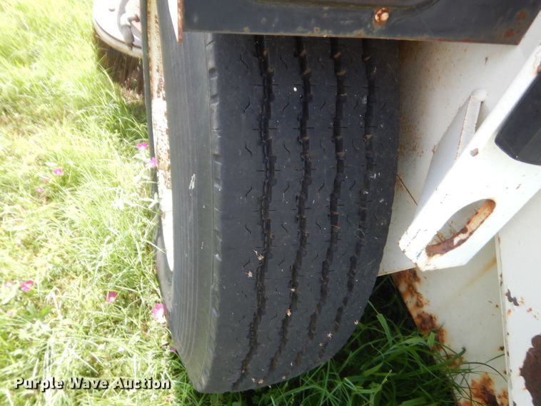 image for item IP9943 1995 Elgin Pelican P  street sweeper