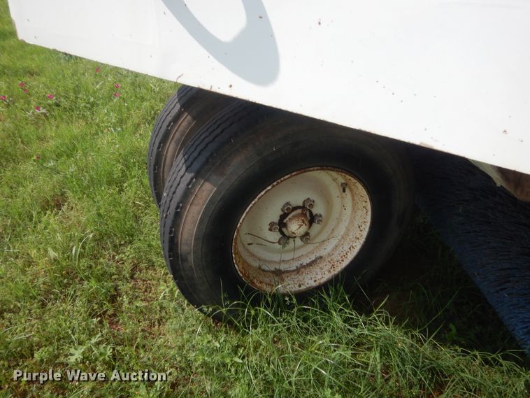 image for item IP9943 1995 Elgin Pelican P  street sweeper