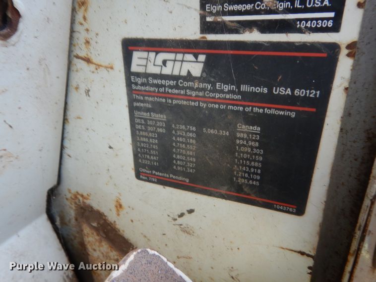 image for item IP9943 1995 Elgin Pelican P  street sweeper