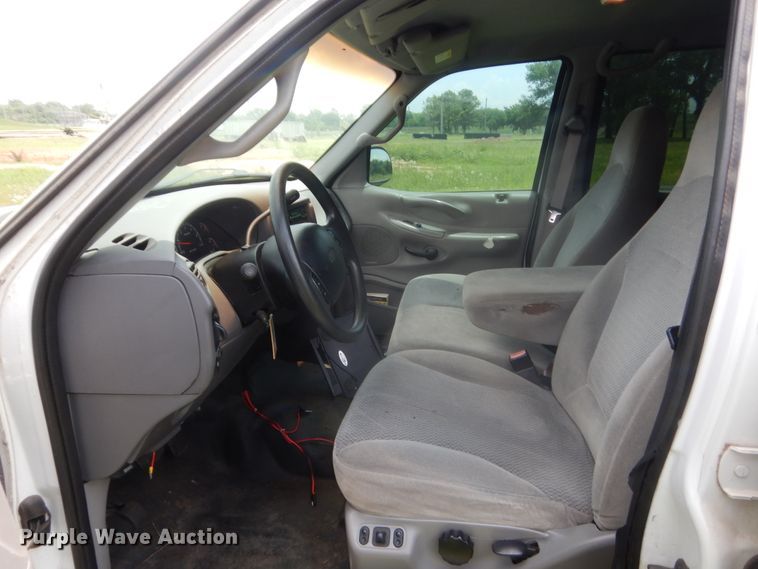 image for item IP9947 2001 Ford Expedition  SUV