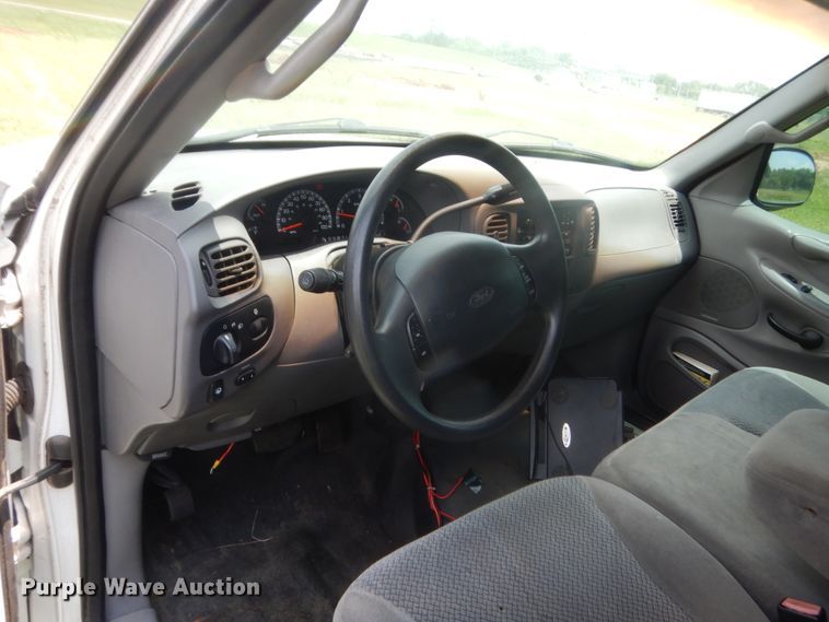 image for item IP9947 2001 Ford Expedition  SUV