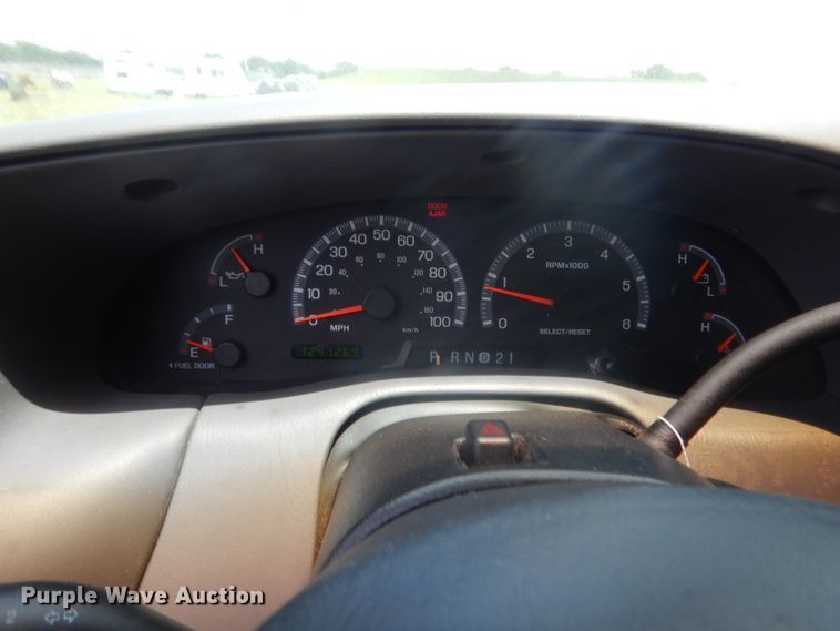 image for item IP9947 2001 Ford Expedition  SUV