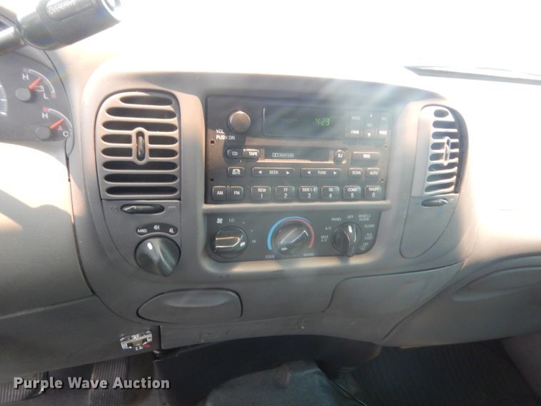 image for item IP9947 2001 Ford Expedition  SUV