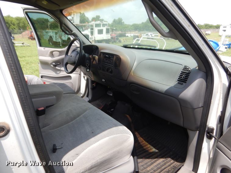 image for item IP9947 2001 Ford Expedition  SUV