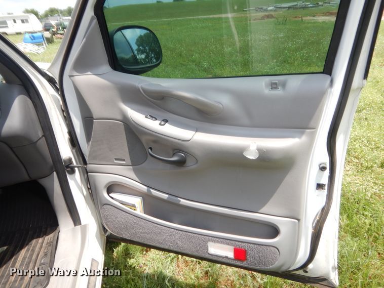 image for item IP9947 2001 Ford Expedition  SUV