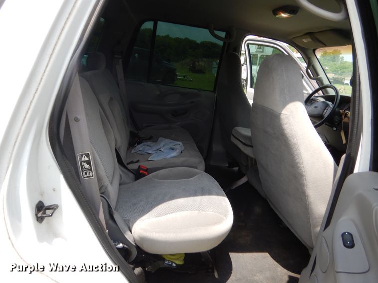 image for item IP9947 2001 Ford Expedition  SUV