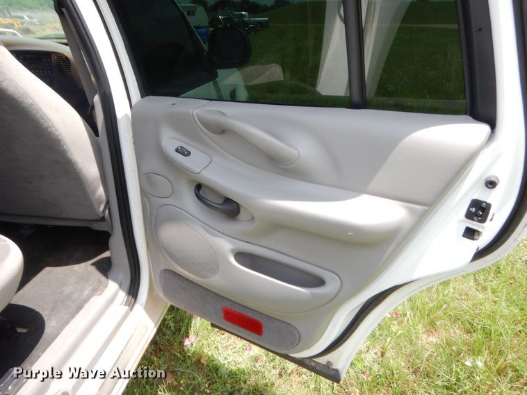 image for item IP9947 2001 Ford Expedition  SUV