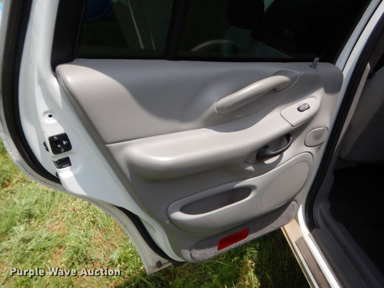 image for item IP9947 2001 Ford Expedition  SUV