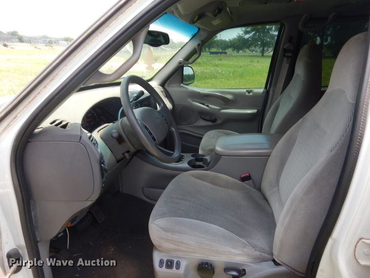 image for item IP9948 2000 Ford Expedition  SUV