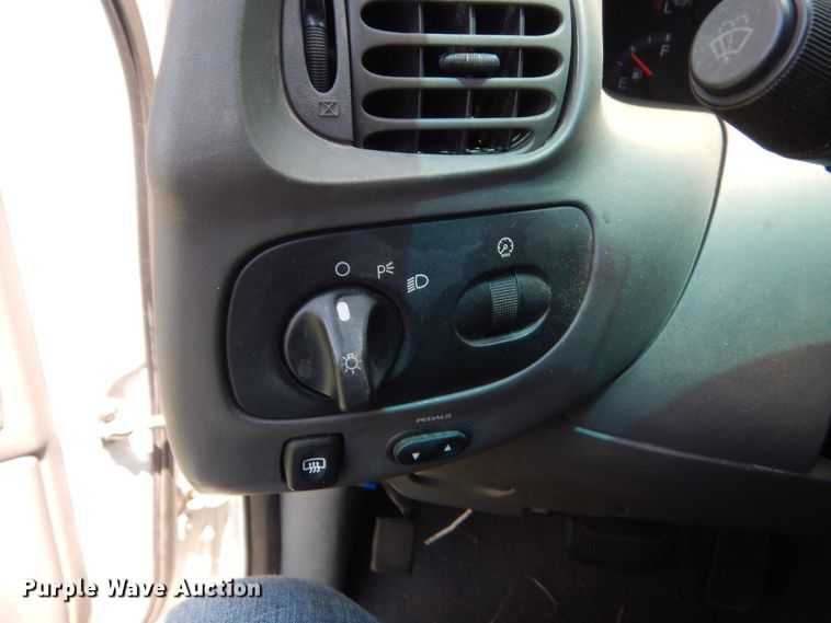 image for item IP9948 2000 Ford Expedition  SUV