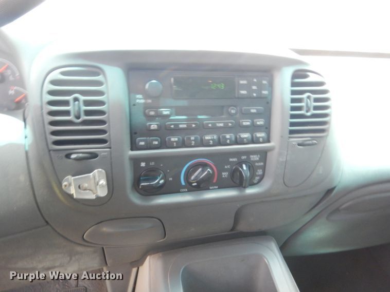 image for item IP9948 2000 Ford Expedition  SUV