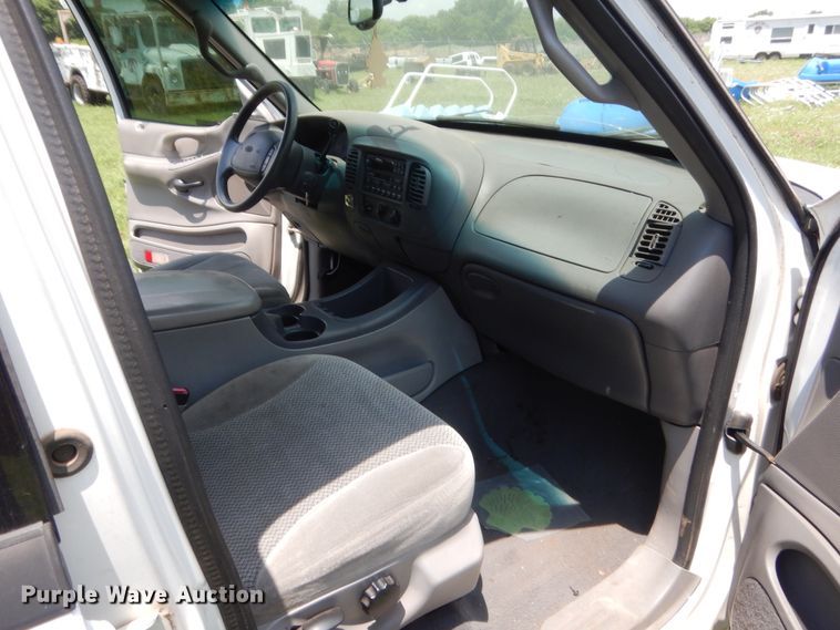 image for item IP9948 2000 Ford Expedition  SUV