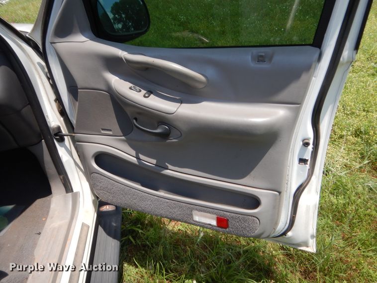 image for item IP9948 2000 Ford Expedition  SUV