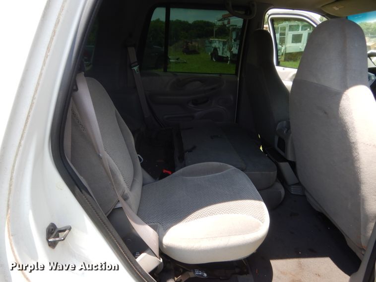 image for item IP9948 2000 Ford Expedition  SUV