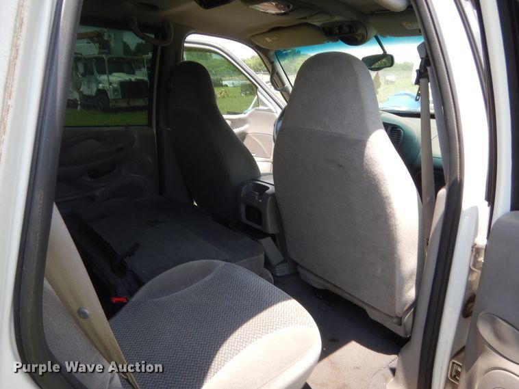 image for item IP9948 2000 Ford Expedition  SUV