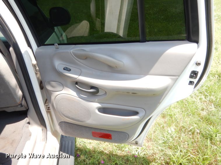 image for item IP9948 2000 Ford Expedition  SUV