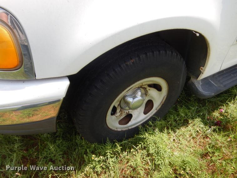 image for item IP9948 2000 Ford Expedition  SUV