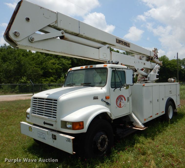 image for item IP9960 1998 International 4700  bucket truck