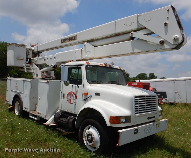image for item IP9960 1998 International 4700  bucket truck