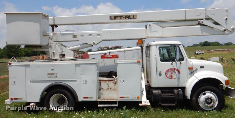 image for item IP9960 1998 International 4700  bucket truck